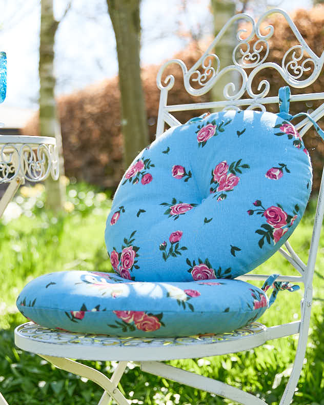 Blue &amp; Pink &amp; Green 100% Cotton &amp; Polyester Seat Pads - Set of 2 Blue Rose Round Garden Seat Pads