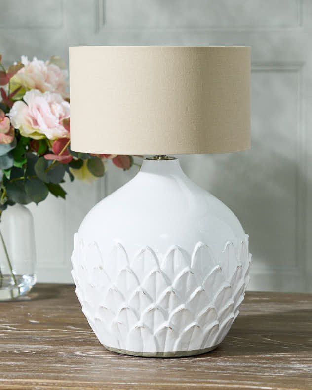 White Petal Table Lamp