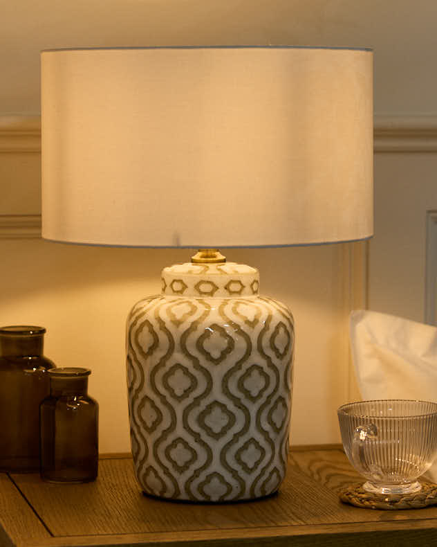 Embossed Quatrefoil Table Lamp