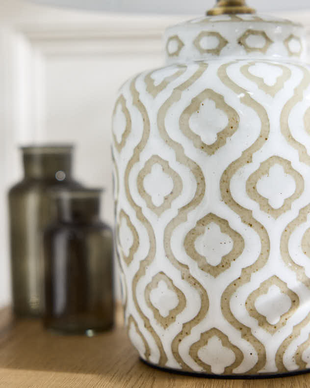 Embossed Quatrefoil Table Lamp