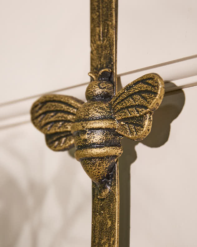 Bee Wreath Hanger