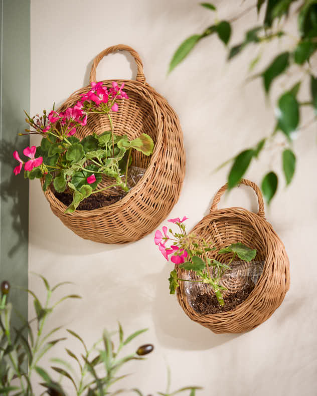 Set of 2 Round Wall Hanging Baskets