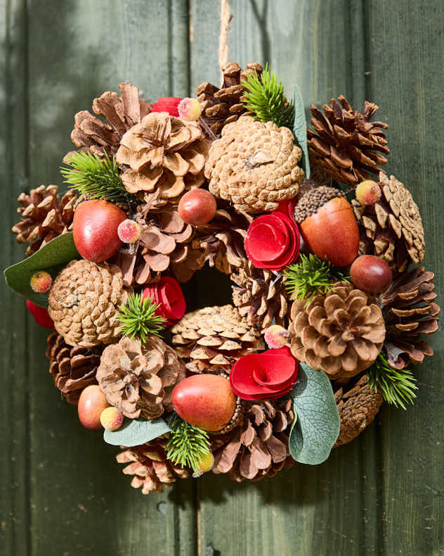 Woodland Treasures Autumn Wreath 26cm