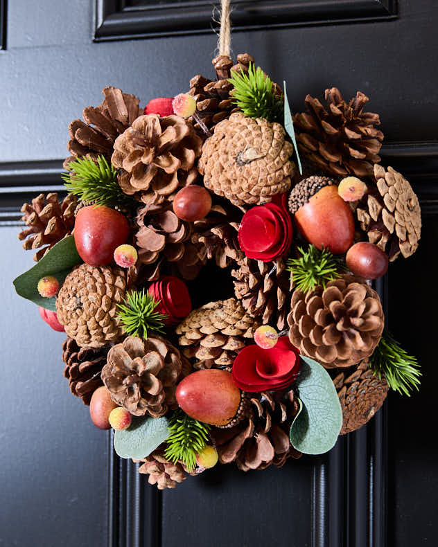 Woodland Treasures Autumn Wreath 26cm