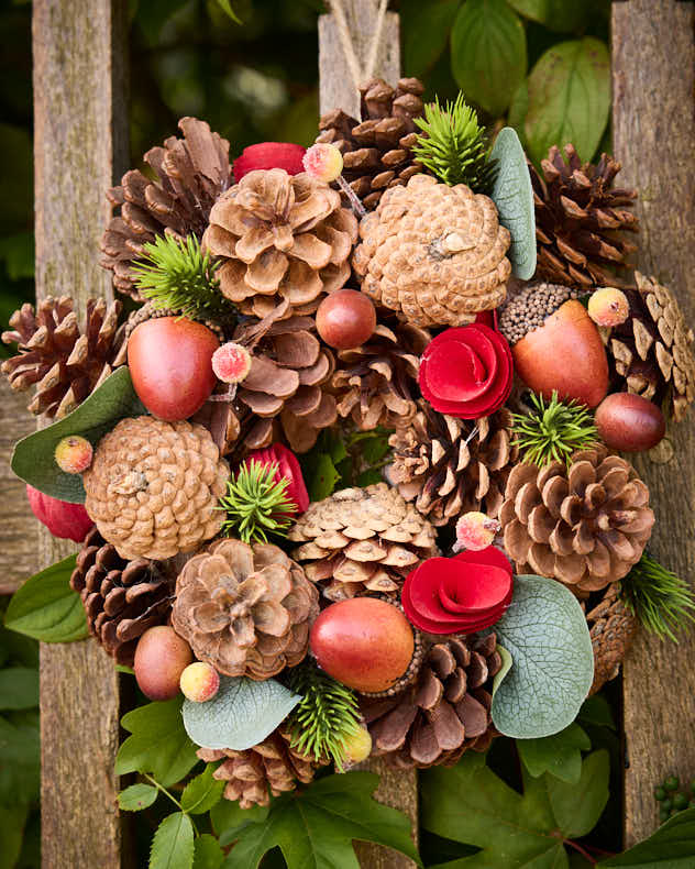 Woodland Treasures Autumn Wreath 26cm
