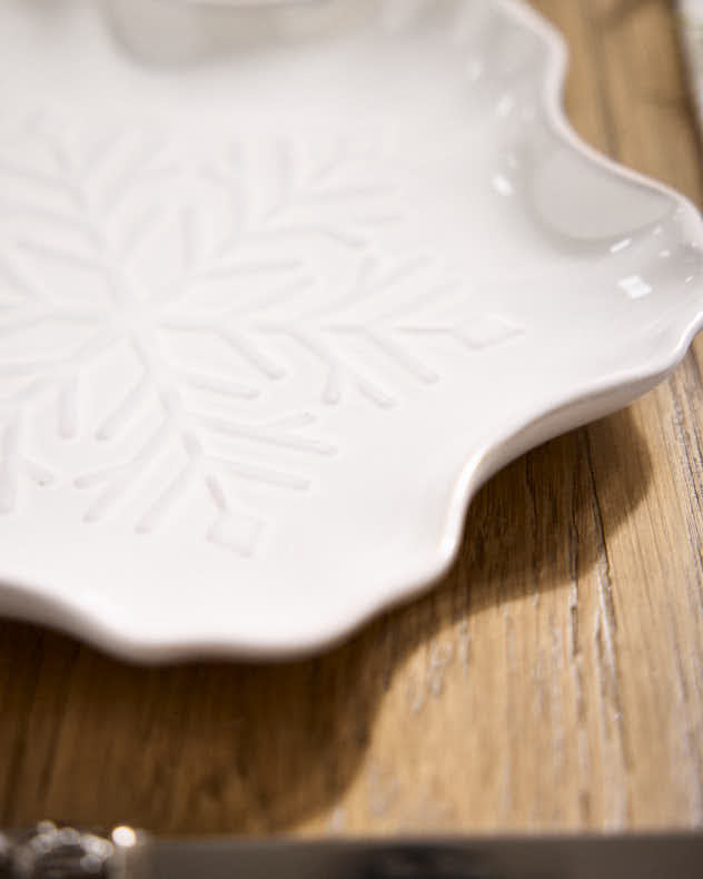 Set of 2 White Snowflake Dinner Plates