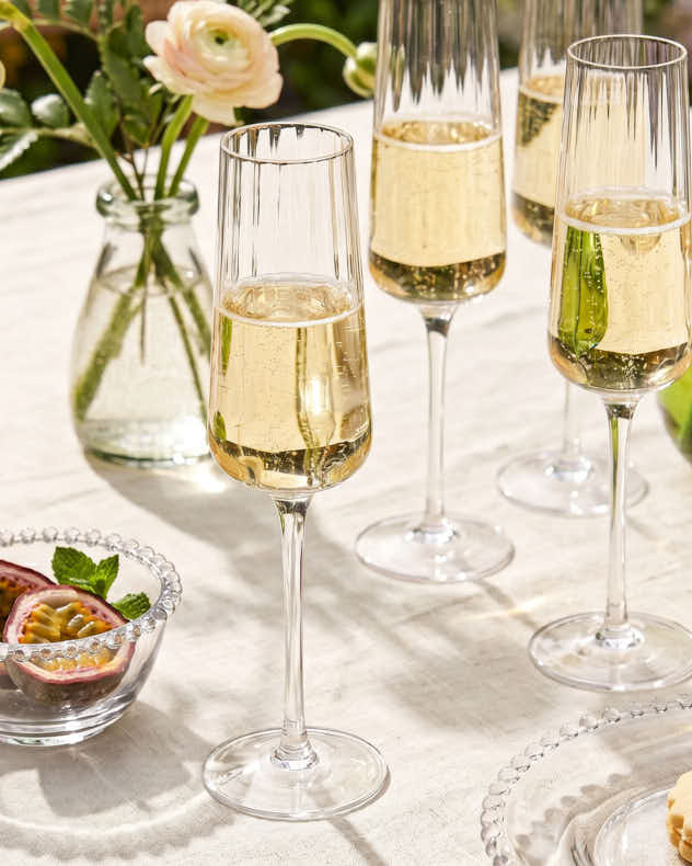 Set of 4 Ribbed Vintage Champagne flutes