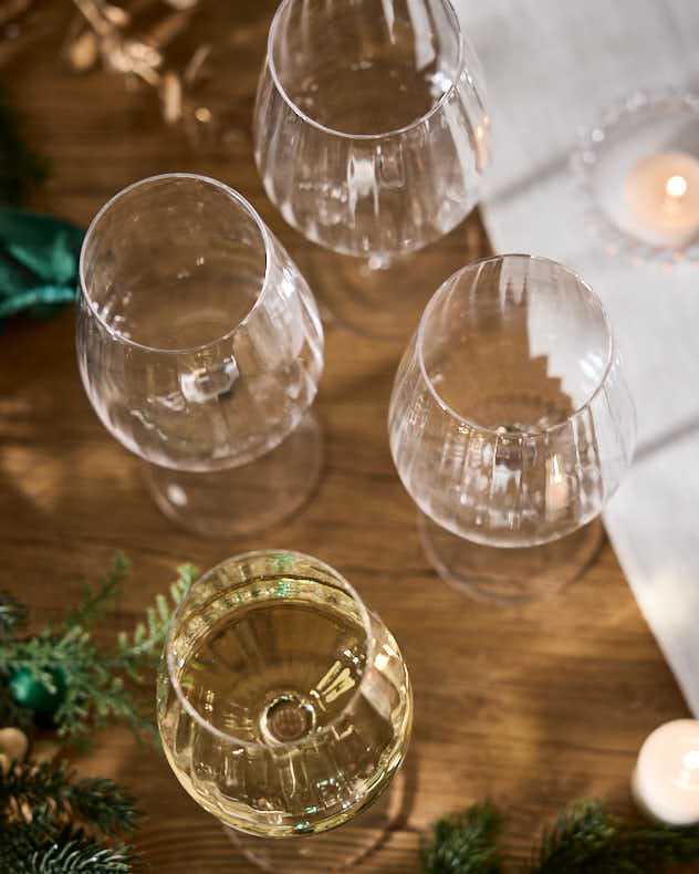 Set of 4 Ribbed Vintage Wine Glasses