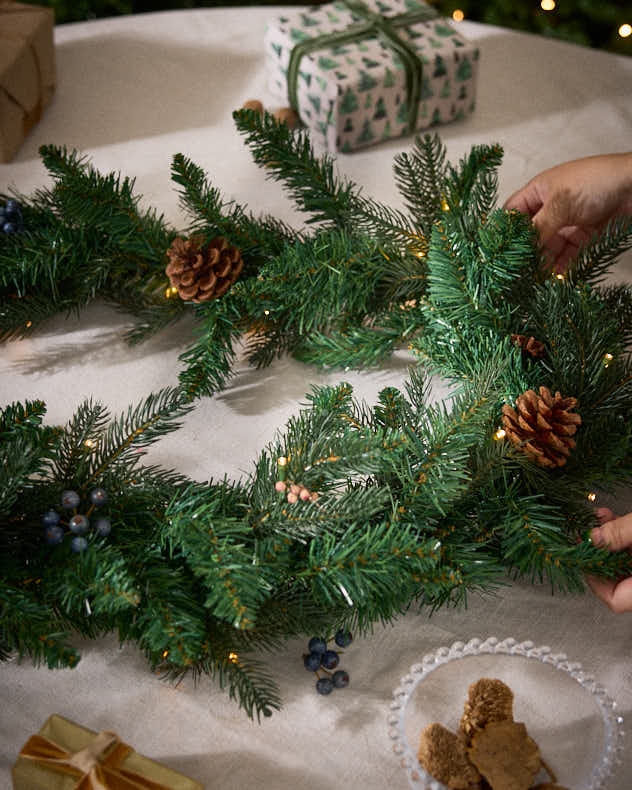Melrose Pre-Lit Garland - 6ft