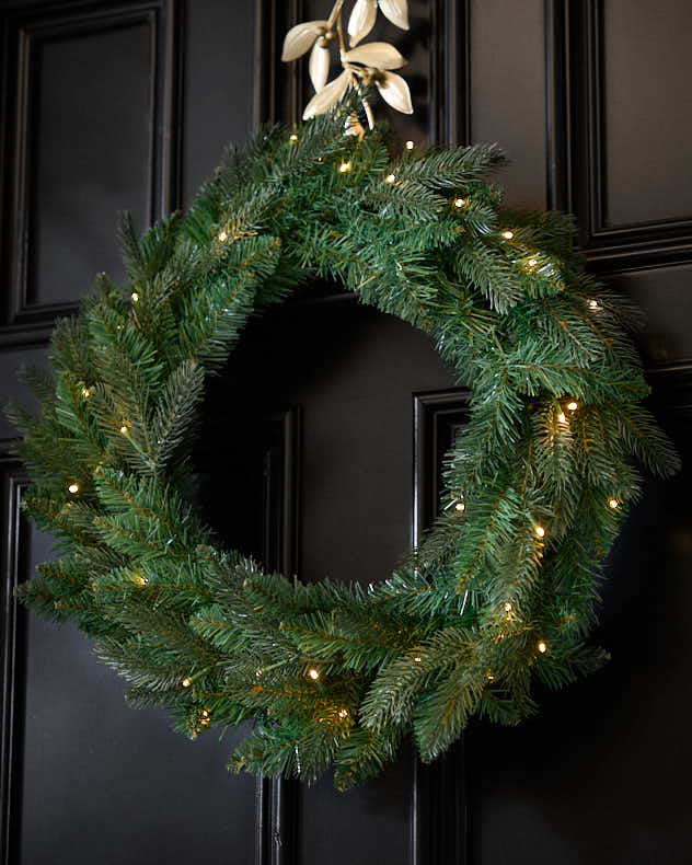 Green Plastic Wreaths - Melrose Pre-Lit Wreath - 60cm