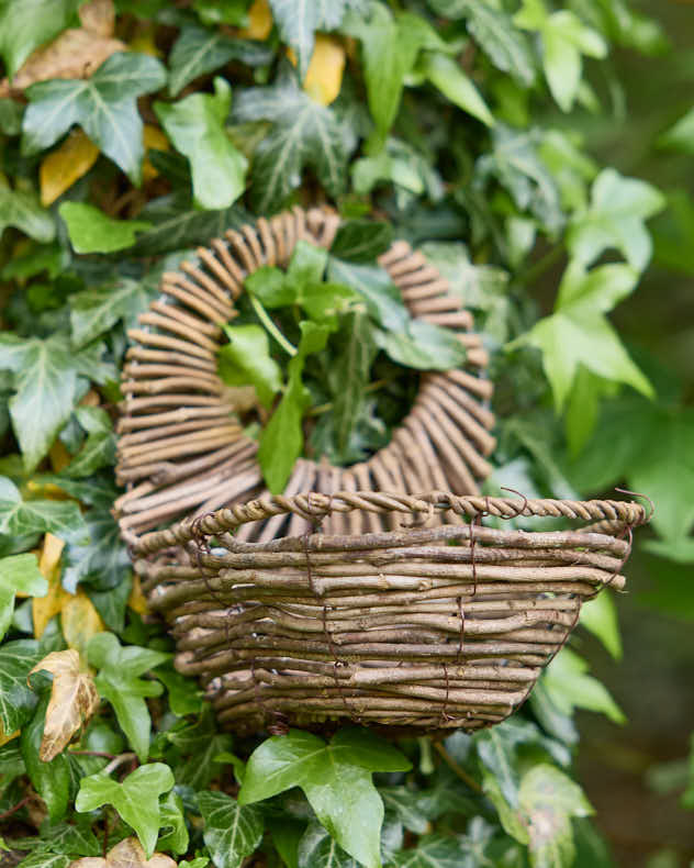 Bird Feeders - Natural Wicker Bird Nester