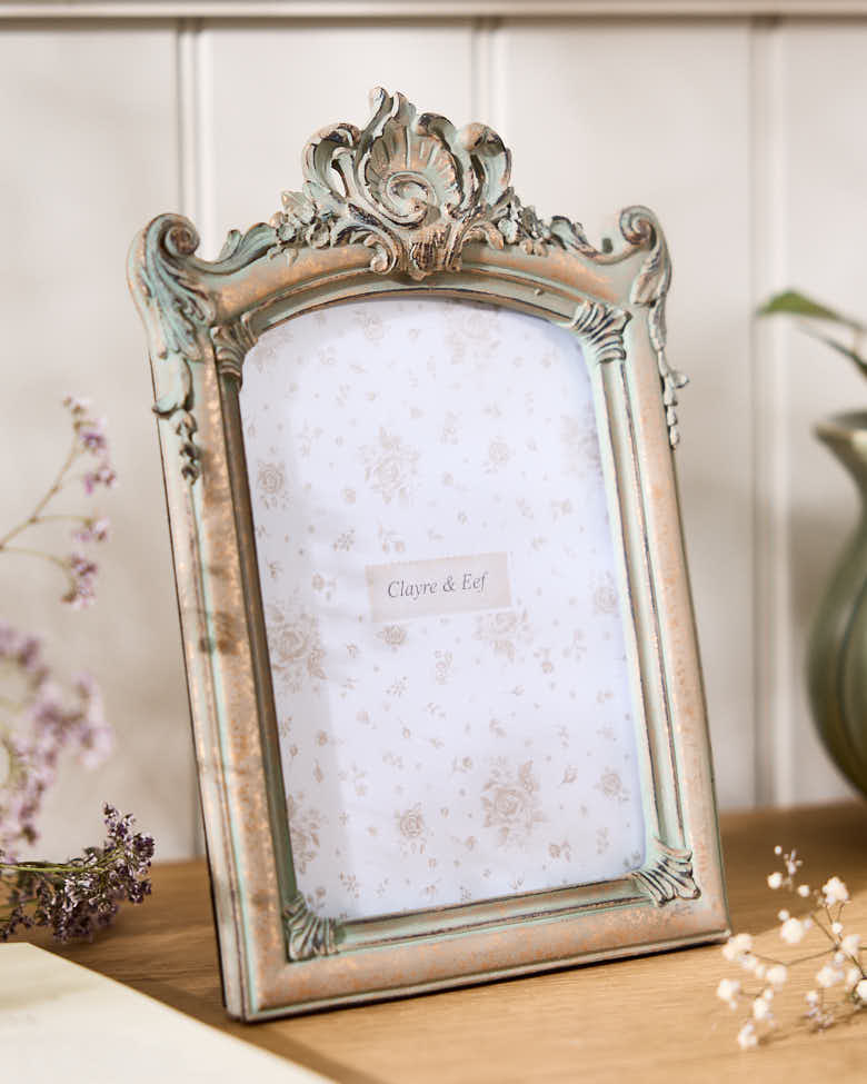 Traditional Gold Picture Frame