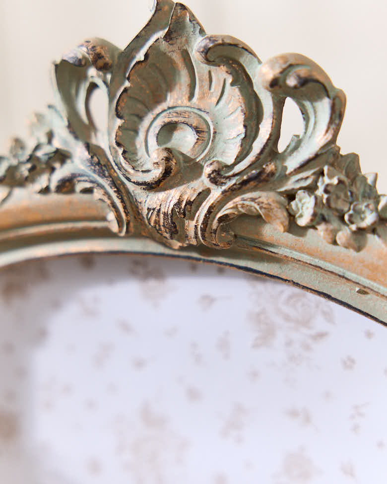 Traditional Gold Picture Frame
