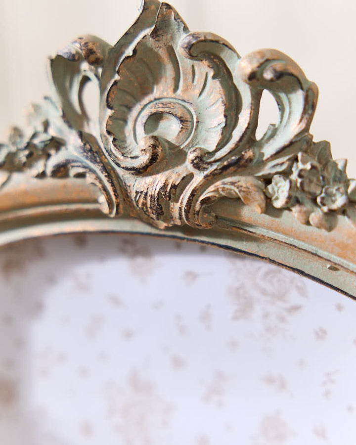 Traditional Gold Picture Frame