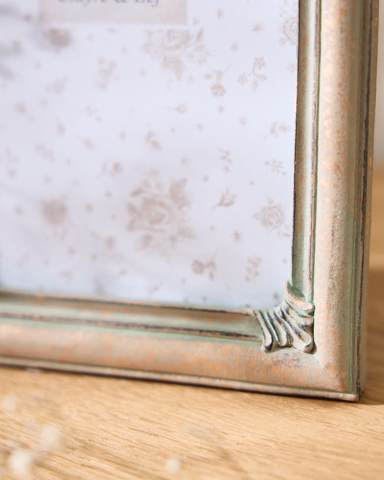 Traditional Gold Picture Frame