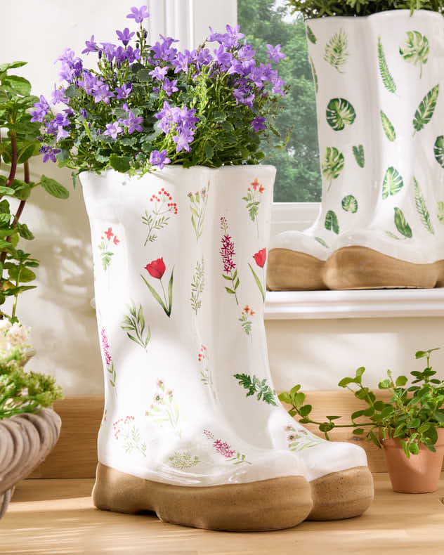 Große, gemusterte Gummistiefel-Pflanzgefäße