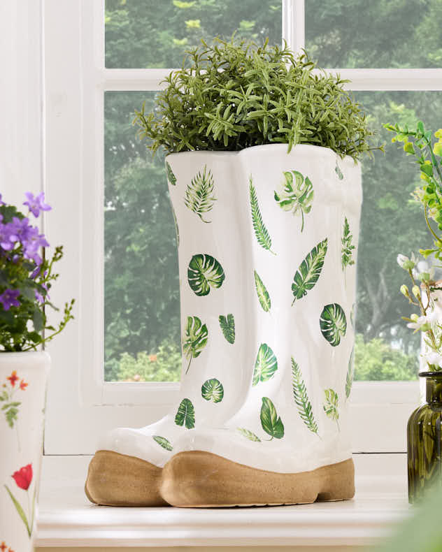 Große, gemusterte Gummistiefel-Pflanzgefäße