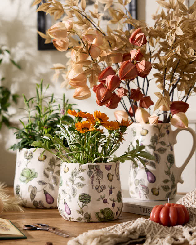 Small Planter White & Multi-colour Ceramic Pots & Planters - Harvest Vegetables Planter Collection