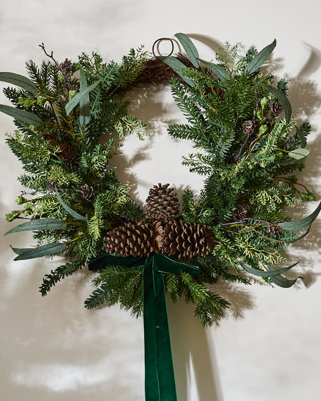 Christmas Pinecone Foliage Wreath