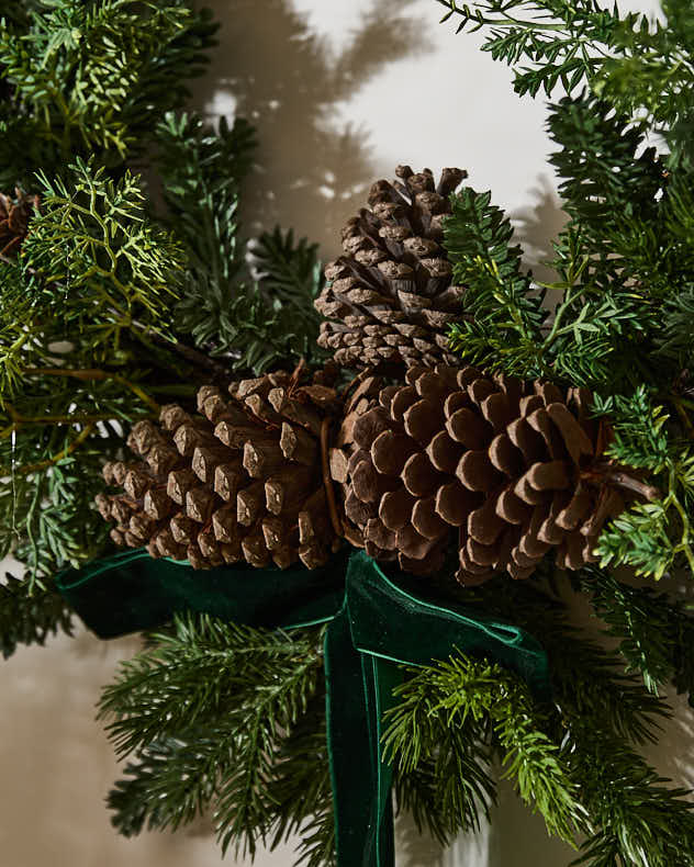 Christmas Pinecone Foliage Wreath