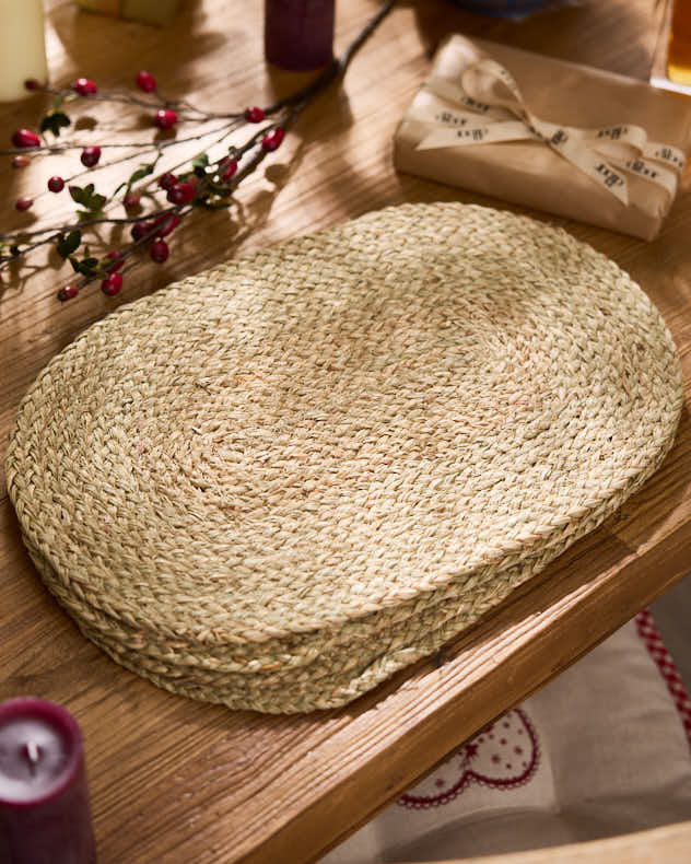Set of 4 Oval Seagrass Placemats