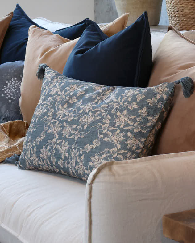 Vintage Indigo &amp; Elfenbein Kissen mit Quasten