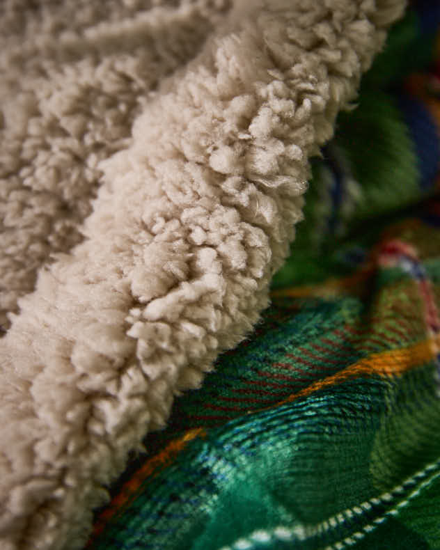 Grüne karierte Tagesdecke