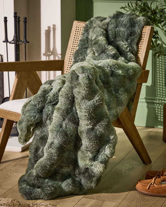 Luxe Faux Fur Throw - Dibor - Green Throws
