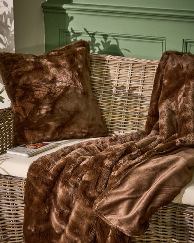 Teddy Brown Kissen- und Deckenkollektion