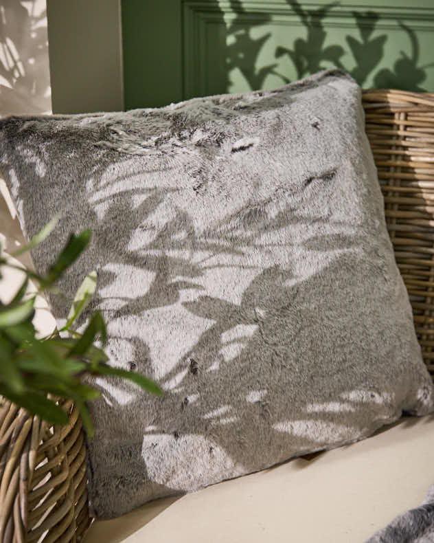 Hygge Kissen- und Deckenkollektion in Anthrazit