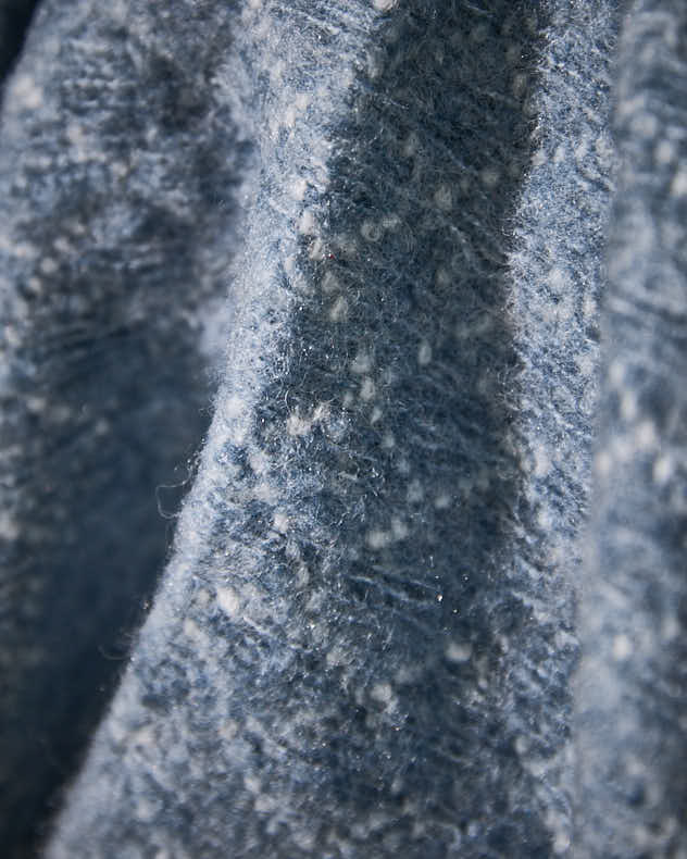 Wendbare Wolldecke mit blauem Muster