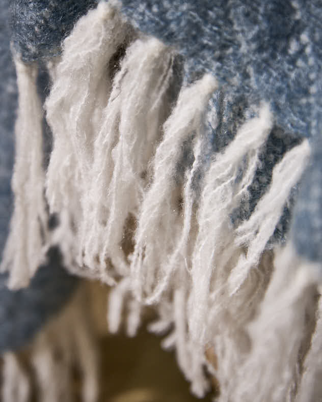 Wendbare Wolldecke mit blauem Muster