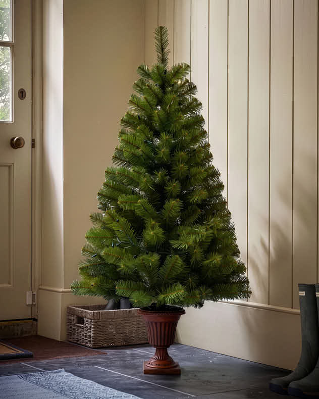 Pre-Lit Fir Christmas Tree in Urn Pot 4ft
