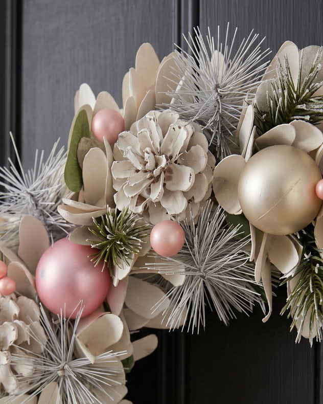 Seasonal Sparkle Wreath 39cm