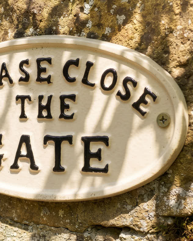 "Please Close The Gate" Iron Wall Plaque