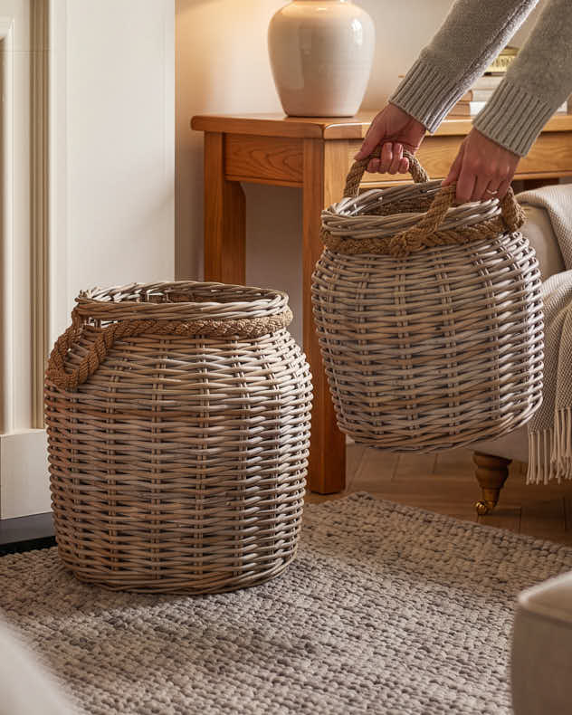 Set of 2 Rope Neck Woven Baskets