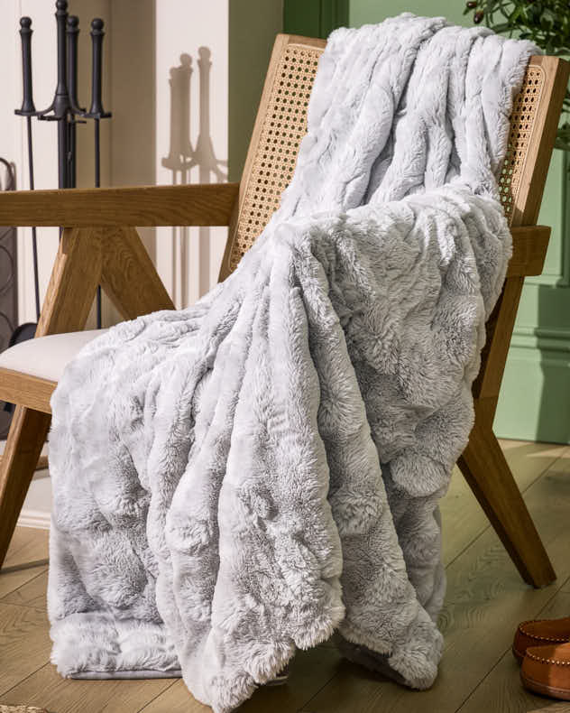 Arctic Fox Faux Fur Throw