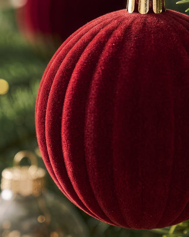 Scarlet Red Ribbed Christmas Bauble