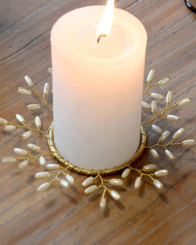 Set of 2 Mistletoe Pearl Candle Plates
