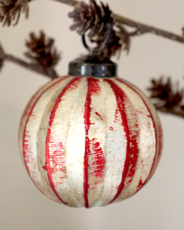 Set of 3 Distressed Gold &amp; Red Ribbed Baubles