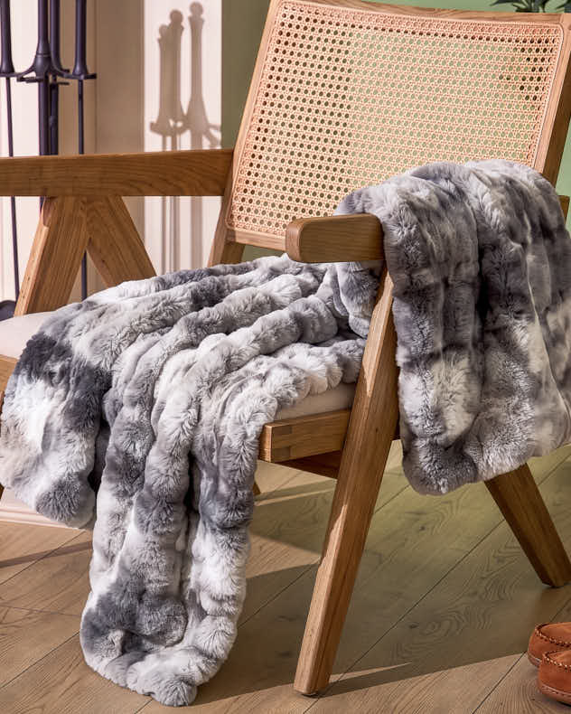 Grey Marbled Luxe Faux Fur Throw