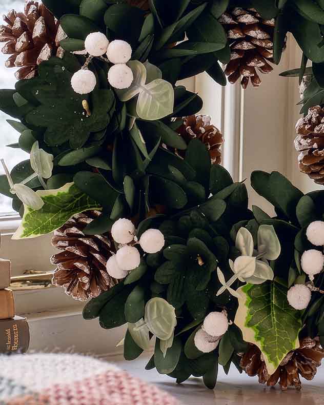 Green Ivy Christmas Wreath
