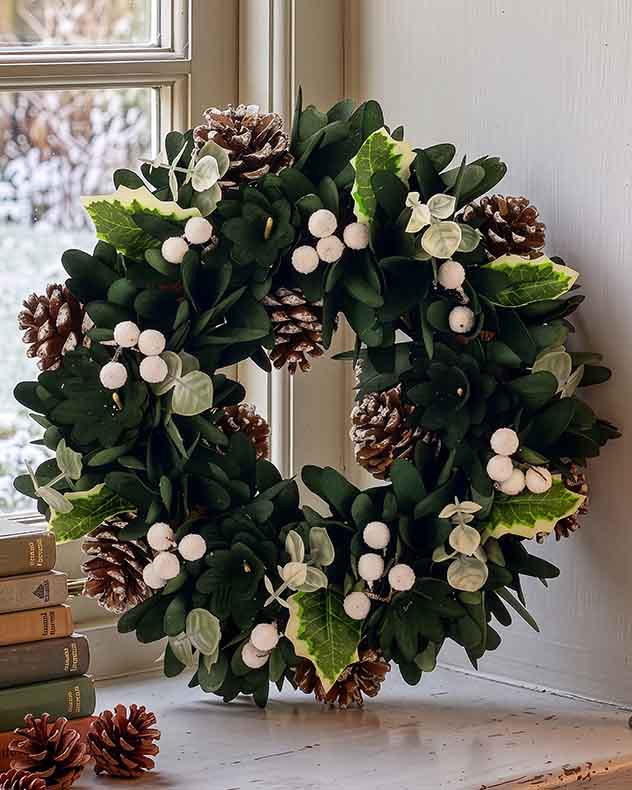 Green Ivy Christmas Wreath
