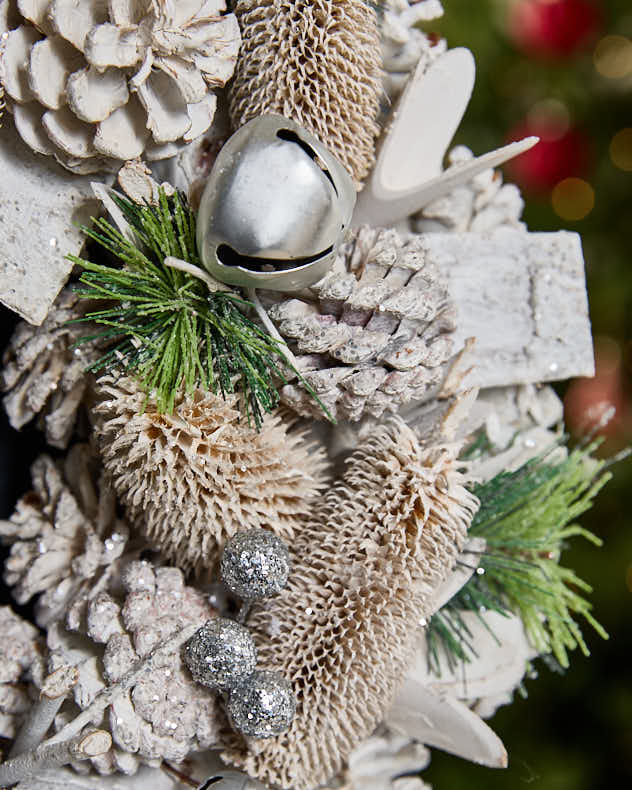 Festive Frosts Wreath