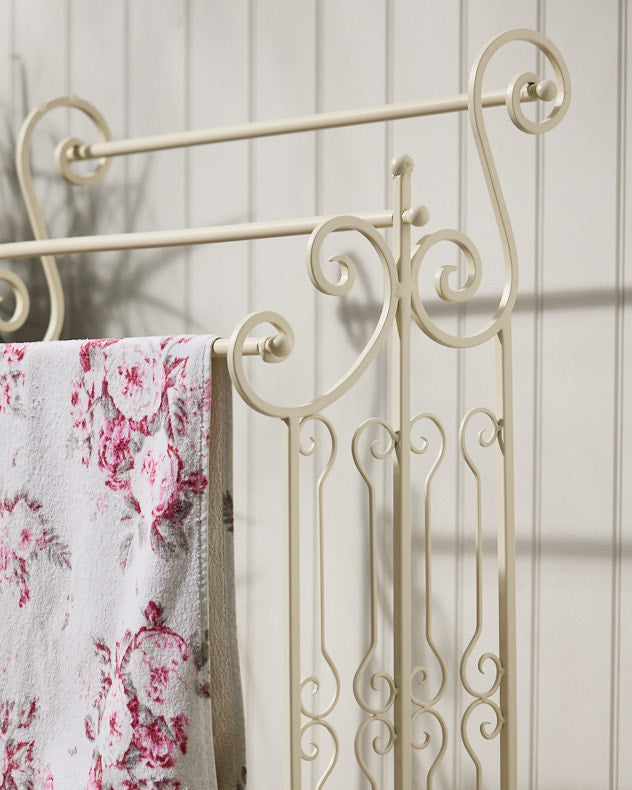 3 Bar Antique Cream Towel Store