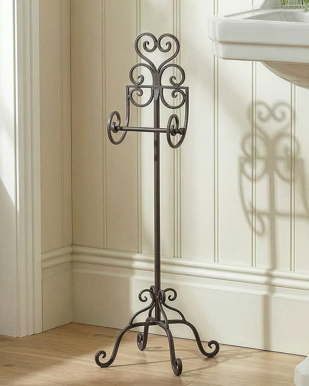 Freestanding Heart Toilet Roll Holder