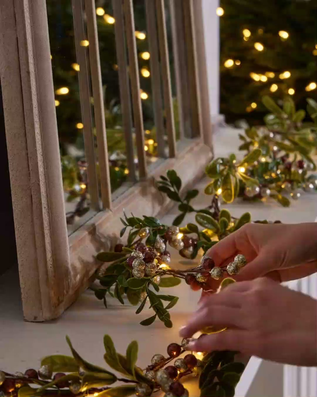 Copper Mistletoe Pre-Lit Garland - 160cm