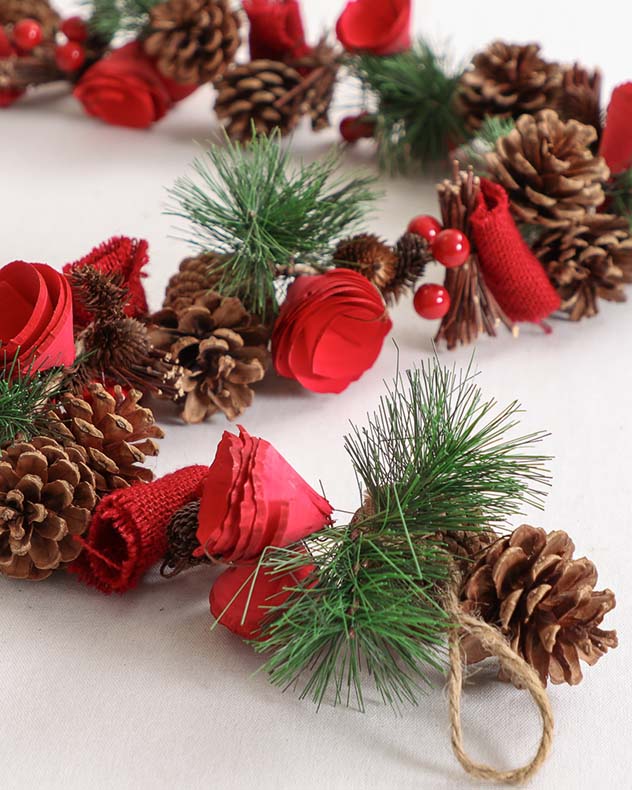 Winter Red Rose Christmas Garland 120cm