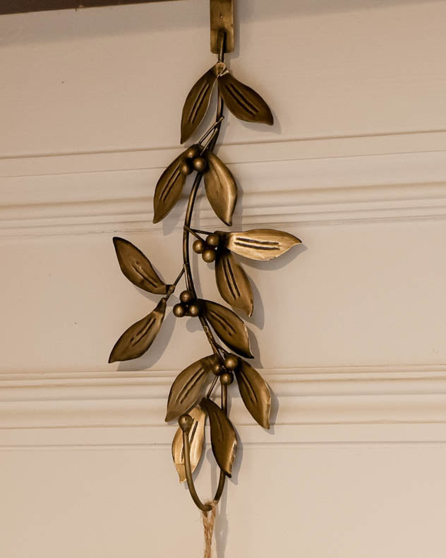 gold mistletoe wreath door hanger