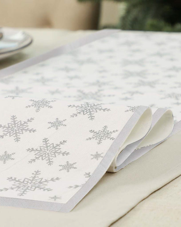 silver white table runner